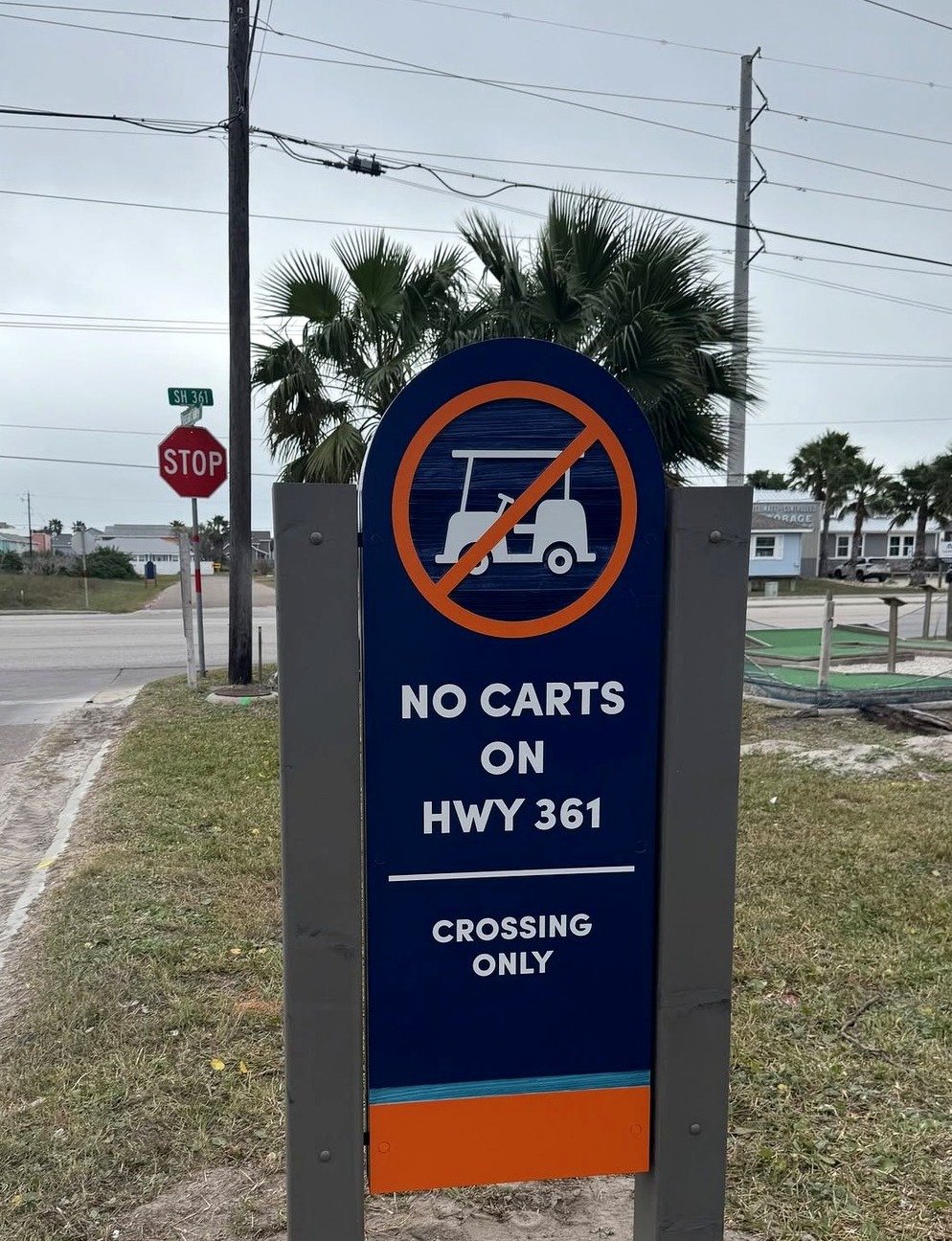 Port Aransas sign: No carts on Hwy 361 — crossing only.